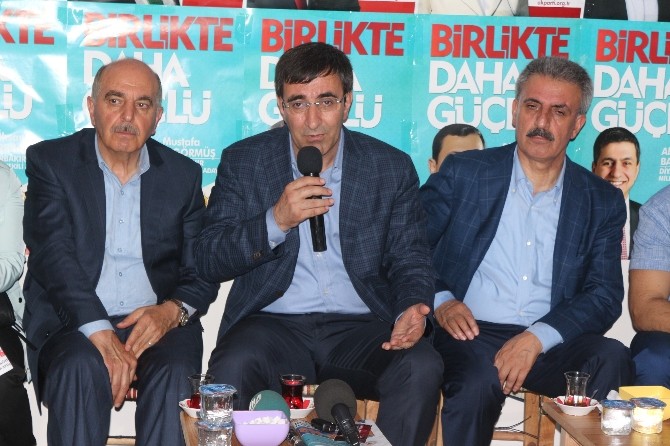 Diyarbakır Yenişehir'de Bakan Yılmaz Seçmenlerle Buluştu, Ekonomi Hakkında Açıklamalarda Bulundu