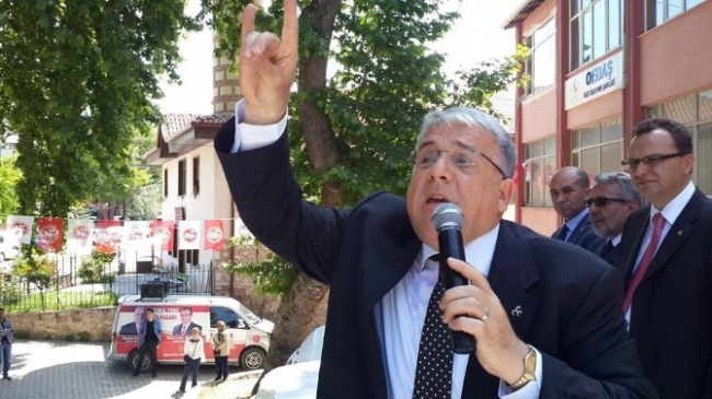 Bilecik Gölpazarı'nda MHP Milletvekili Bahattin Şeker, Miting Saati Değişikliğine Tepki Gösterdi