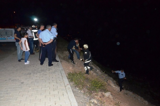 Şarampolden Uçan Araçta Sürücü Kayboldu