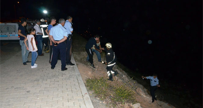 Malatya'da şarampolden uçan araçtaki sürücü kayıplara karıştı