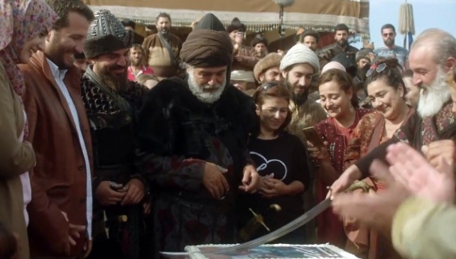 Diriliş Ertuğrul'da Ayrılık: Hakan Vanlı Gözyaşlarına Boğuldu