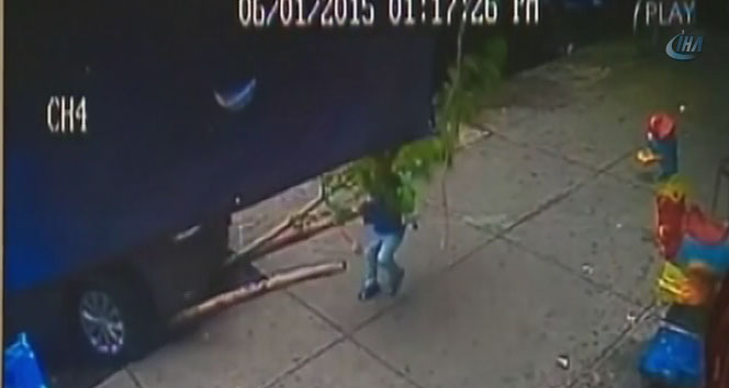 New York'ta Araç Altında Kalan Çocuk Hayatta Kaldı