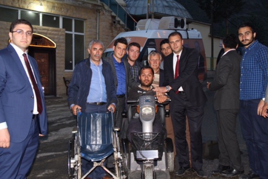 Efkan Ala'dan Engelli Vatandaşa Destek: Akülü Sandalye Hediye Edildi