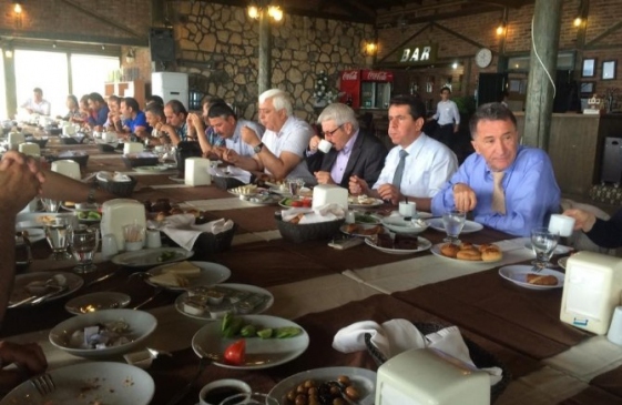 Edremit'te Başkan Saka Muhtarlarla Bir Araya Geldi