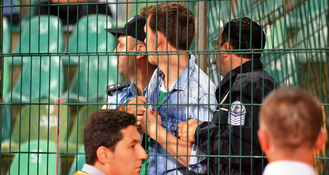 Bursasporlu Taraftarlar Galatasaray Bölümüne Girdi, Olaylar Çıktı