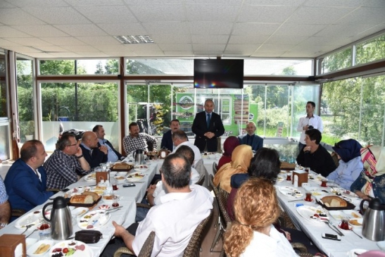 Kartepe'de Rizelilerle Buluşma: Başkan Üzülmez'in Misafirperverliği