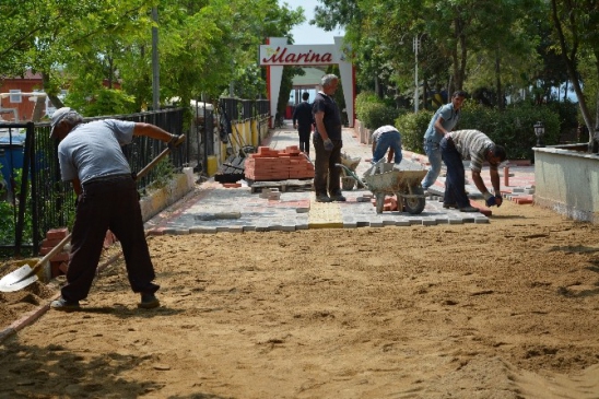 Körfez'de Parke Bordür Çalışmaları Hızlandı