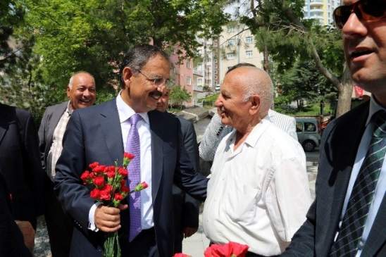 Mehmet Özhaseki'den Talas'ta Sevgi Yürüyüşü