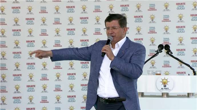 Davutoğlu: Soydaşlarımızı Yalnız Bırakmayız