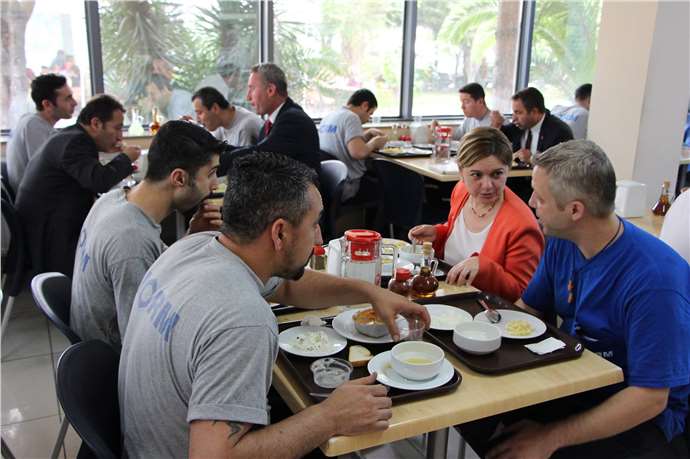CHP İzmir'de Sanayicilerle Buluştu: İşçilerle Yemek Yediler