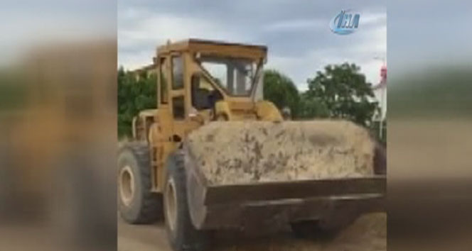 11 Yaşındaki Çocuk İş Makinesi Kullanıyor: Tepkiler Çığ Gibi Büyüdü