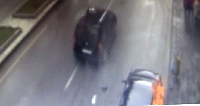 Tatvan'da Araç Patladı: Sürücü Canını Zor Kurtardı