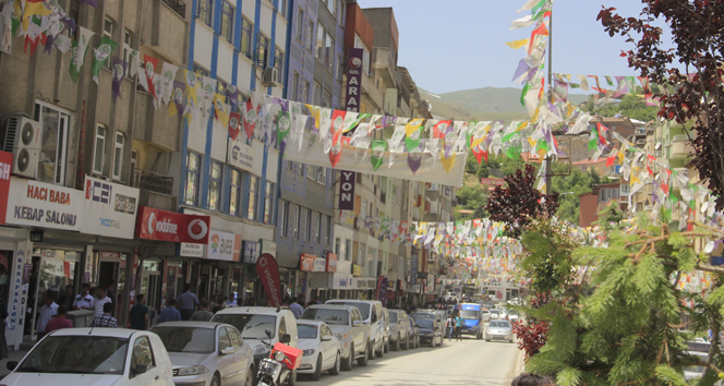 Hakkari'de Seçim Etkisi: Firmalar Fiyatları İndirdi