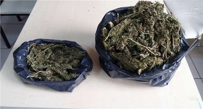 İzmir'de Narkotik Operasyonu: Üç Zehir Taciri Tutuklandı