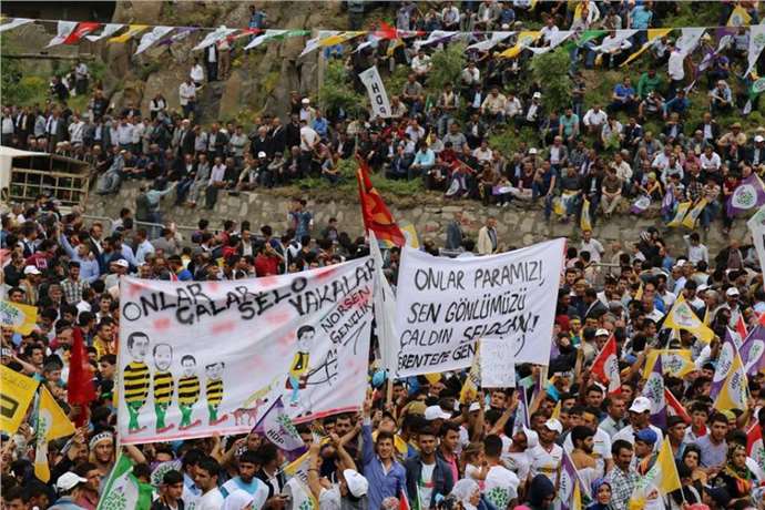 Selahattin Demirtaş Bitlis'te Seçim Mitingi Düzenledi