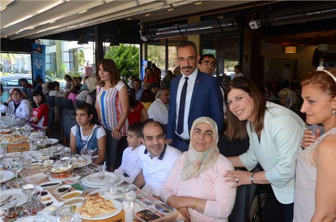 Adana'da Engelli Çocuklara Kahvaltı Desteği