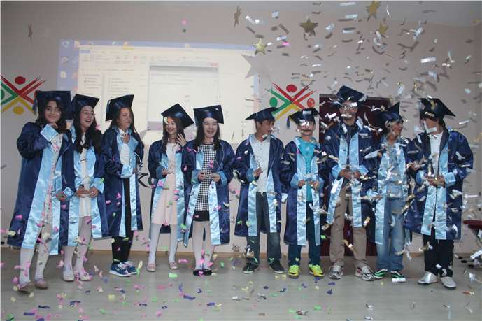 Bayburt'ta Özel Aba Ortaokulu İlk Mezunlarını Verdi