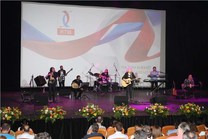 Moskova'da Nazım Hikmet Anma Konseri: Yeni Türkü Sahne Aldı