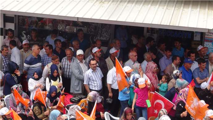 Osmaniye'de Memurlar Mitingde: Eleştiriler Gündemde