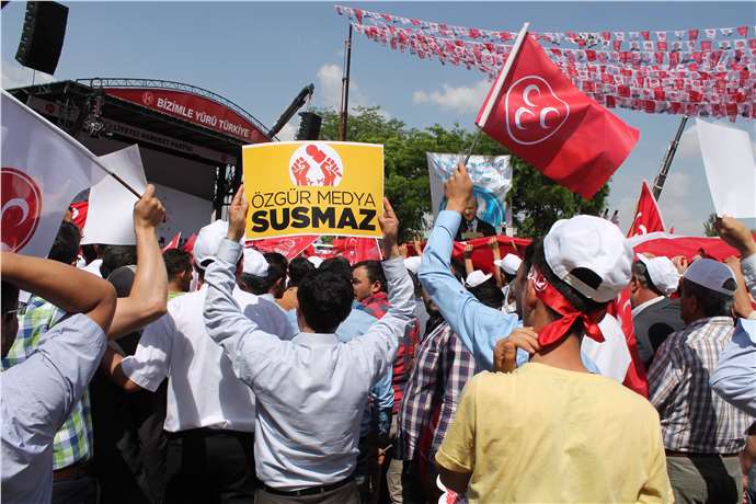 Gaziantep'te MHP Mitinginde Sansür Protestosu Yapıldı