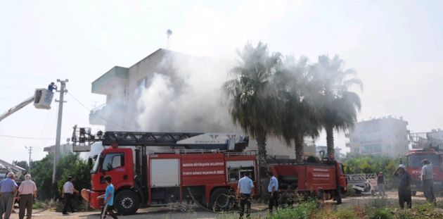 Erdemli'de korkutan yangın