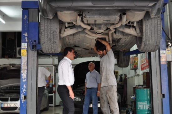 Atay Uslu Esnafla Buluştu: Yerli Otomobil Müjdesi Verdi