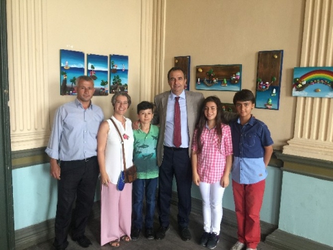 Ayvalık'ta Çocukların Çakıl Taşı Resim Sergisi Açıldı