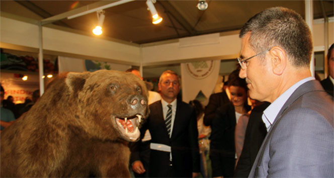 Giresun'da Fuar Açılışı: Bakan Canikli Silahlara İlgi Gösterdi