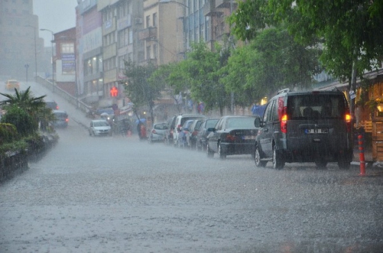 Zonguldak'ta Kuvvetli Yağış Uyarısı: Zor Anlar Yaşandı