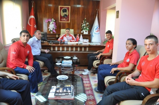 Adana'da Atletizmde Rekor Kıran Sporculara Destek Geldi