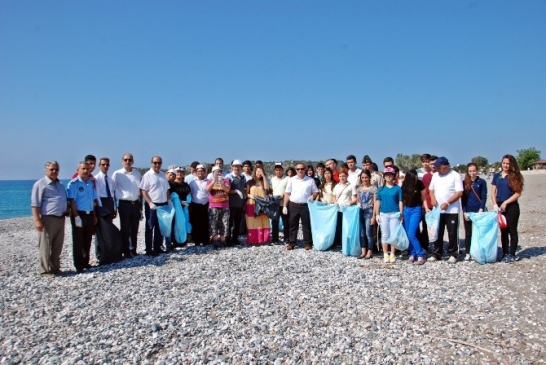 Demre'de Öğrencilerden Çevre Temizliği Etkinliği