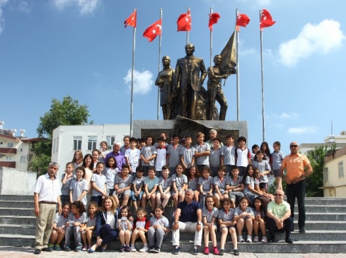 Manavgat'ta Öğrencilere Karne Hediyesi: Online Eğitim Desteği