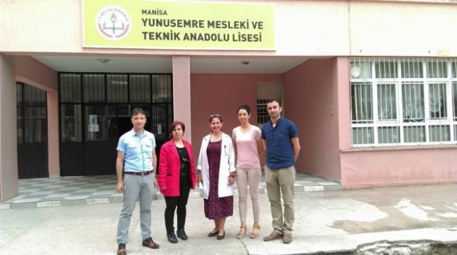 Yunusemre Lisesi'ne Büyük Başarı: 'Bize Her Yer Okul' Projesi Seçildi