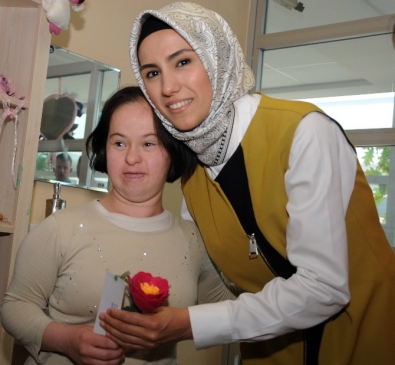 Sümeyye Erdoğan Antalya'da Engelli Öğrencileri Ziyaret Etti