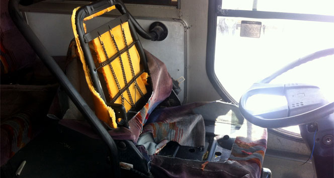 İzmir'de DSP Seçim Otobüsüne Saldırı Gerçekleşti