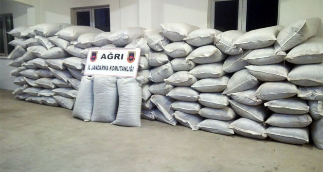 Ağrı'da 3 Ton Kaçak Çay Ele Geçirildi