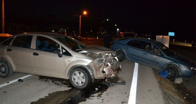 Edirne'de Trafiğe Kapalı Yolda Feci Kaza: 2 Ölü, 3 Yaralı
