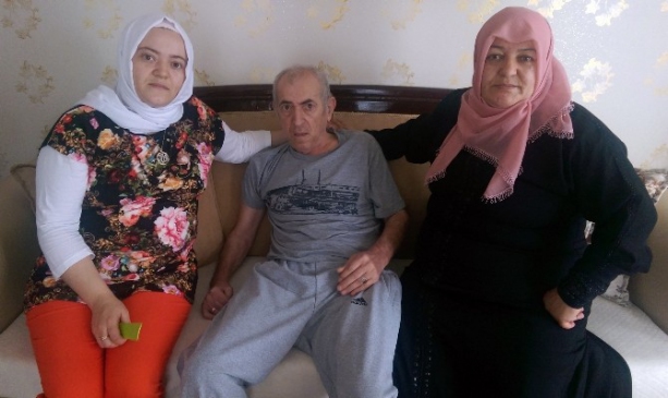 Esenyurt'ta Felçli Adam Sedyeyle Oy Kullandı