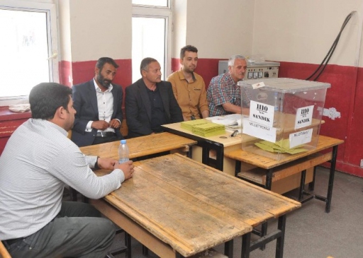 Van'da Küresünni Topluluğu Seçim Boykotu Yaptı