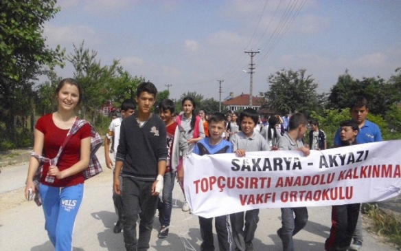 Akyazı'da Sağlıklı Yaşam Yürüyüşü Düzenlendi