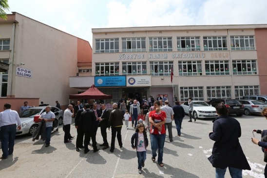 Zeki Toçoğlu Oyunu Kullandı, Seçimlerin Hayırlı Olmasını Diledi