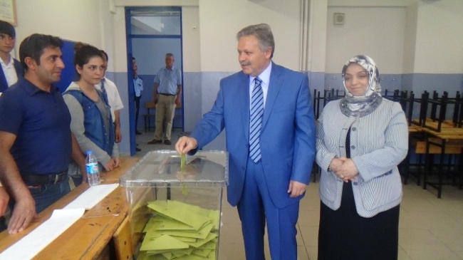 Erzincan Valisi Kahraman Oyunu Kullandı