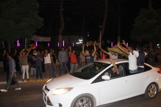 Mardin'de HDP'liler AK Parti Bayrağını Yaktı