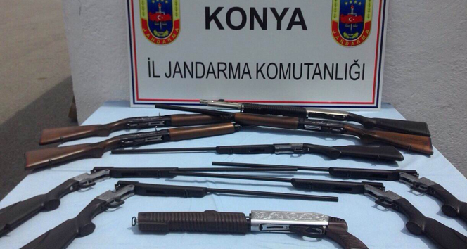 Konya'da Kargoyla Silah Sevkiyatı Engellendi