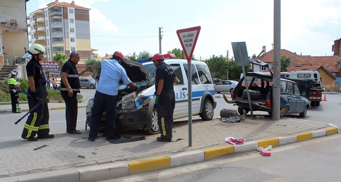 Karaman'da Polis Aracıyla Otomobil Çarpıştı: 2 Yaralı