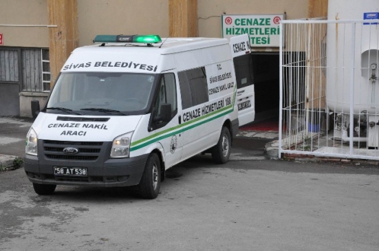 Sivas'ta Çatıdan Düşen İşçi Hayatını Kaybetti