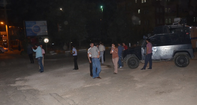 Silvan'da HDP'liler Polis Araçlarını Korudu