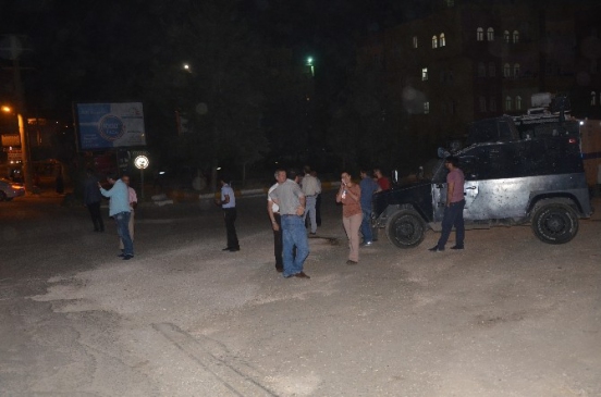 Diyarbakır'da HDP'liler Polisleri Korudu