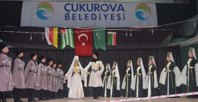 Adana'da Çerkeslerin Yılsonu Gösterisi Yapıldı