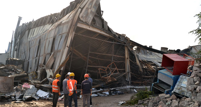 Kayseri'de Elektrikli Fabrika Yangını: Sabah Saatlerine Kadar Sürdü